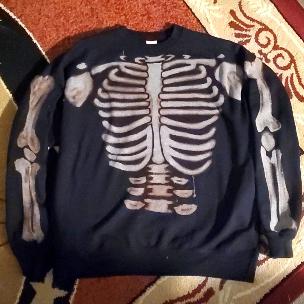 DIY BLEACHED SKELETON SWEATSHIRT